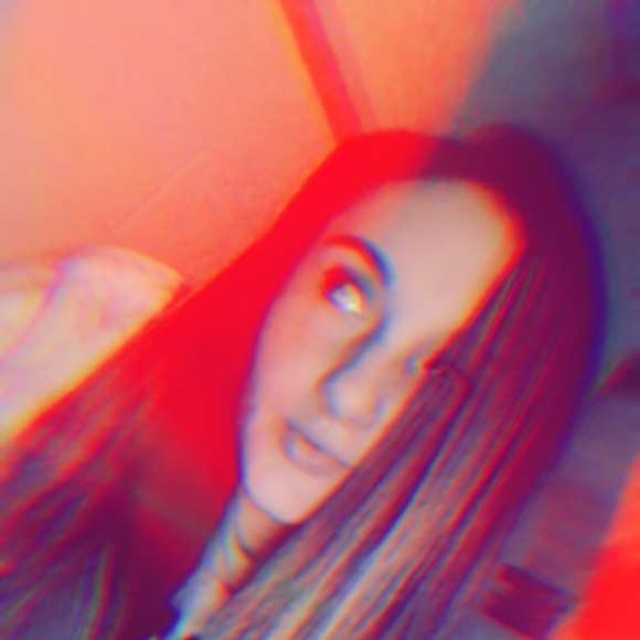 Meet your Posher, Sierra - Picture 1 of 1